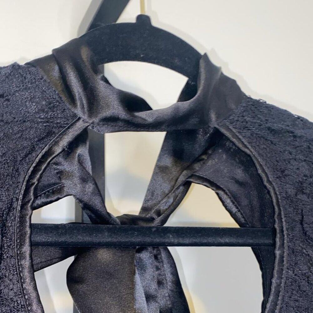 Lace Blouse - Picture 5 of 9